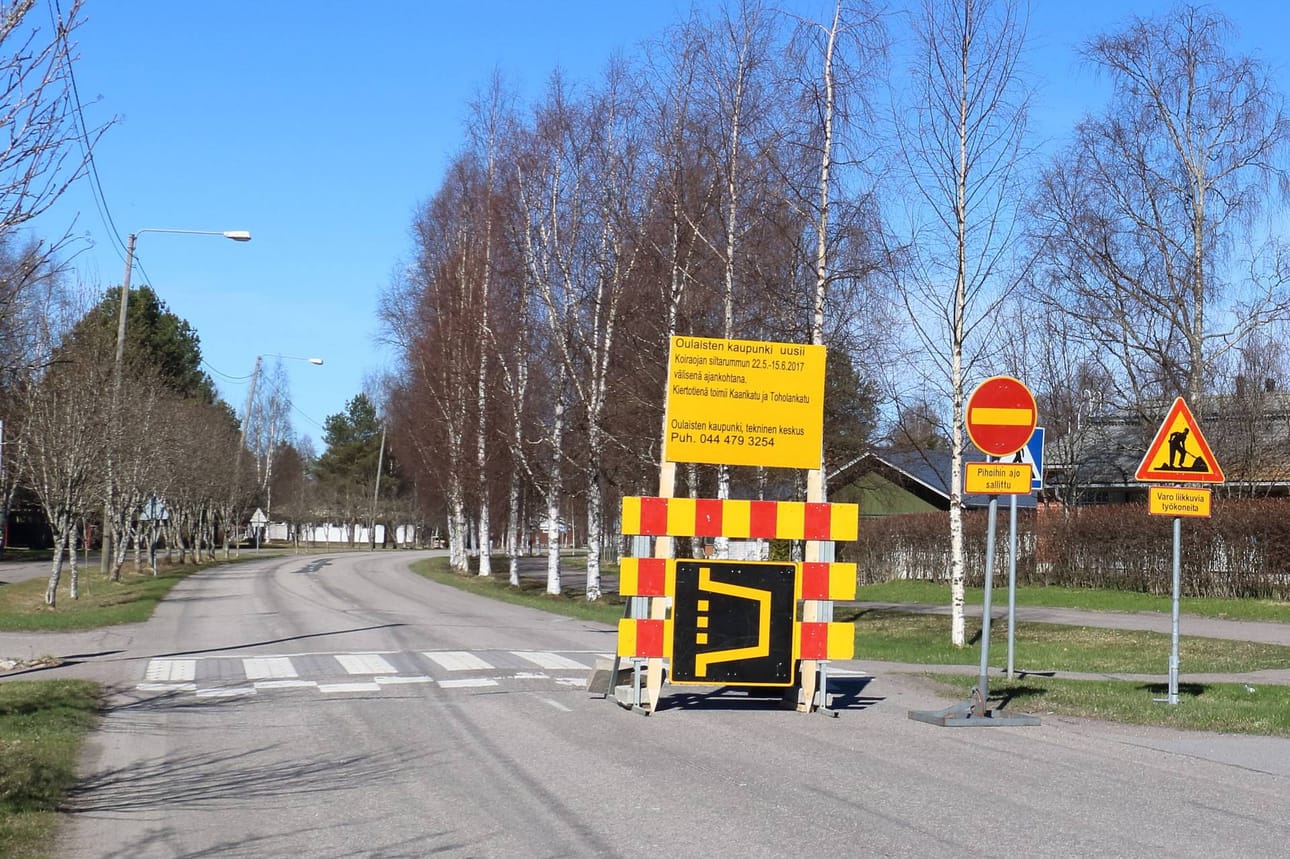 Oulaistenkadulla on vajaan kuukauden ajan kiertotie Koiraojan sillan korjauksen takia.