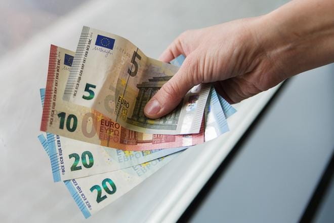 Suomen Pankin mukaan käteispalvelujen supistaminen on tapahtunut liian nopeasti. KUVA: NORA SAYYAD