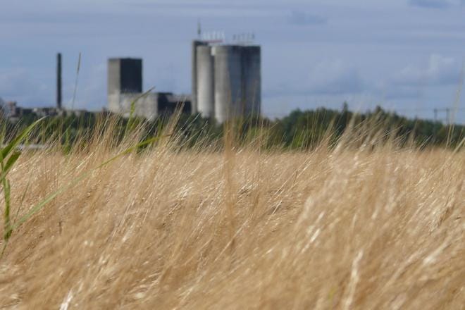 Altian Koskenkorvan tehdas nieli ohraa ennätykselliset 200 miljoonaa kiloa kalenterivuoden aikana. KUVA: ARTO TAKALAMPI