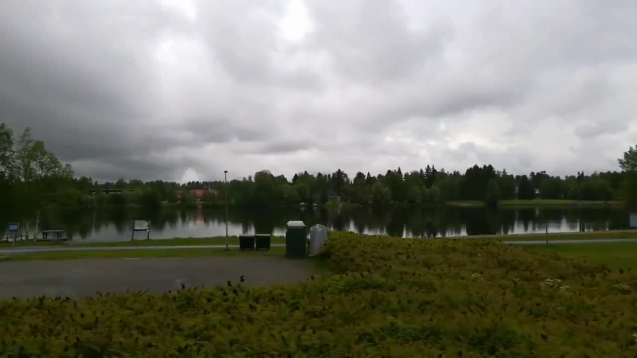 Kaksikerroksisen Kaarlen kyyti vie pitkin Oulua