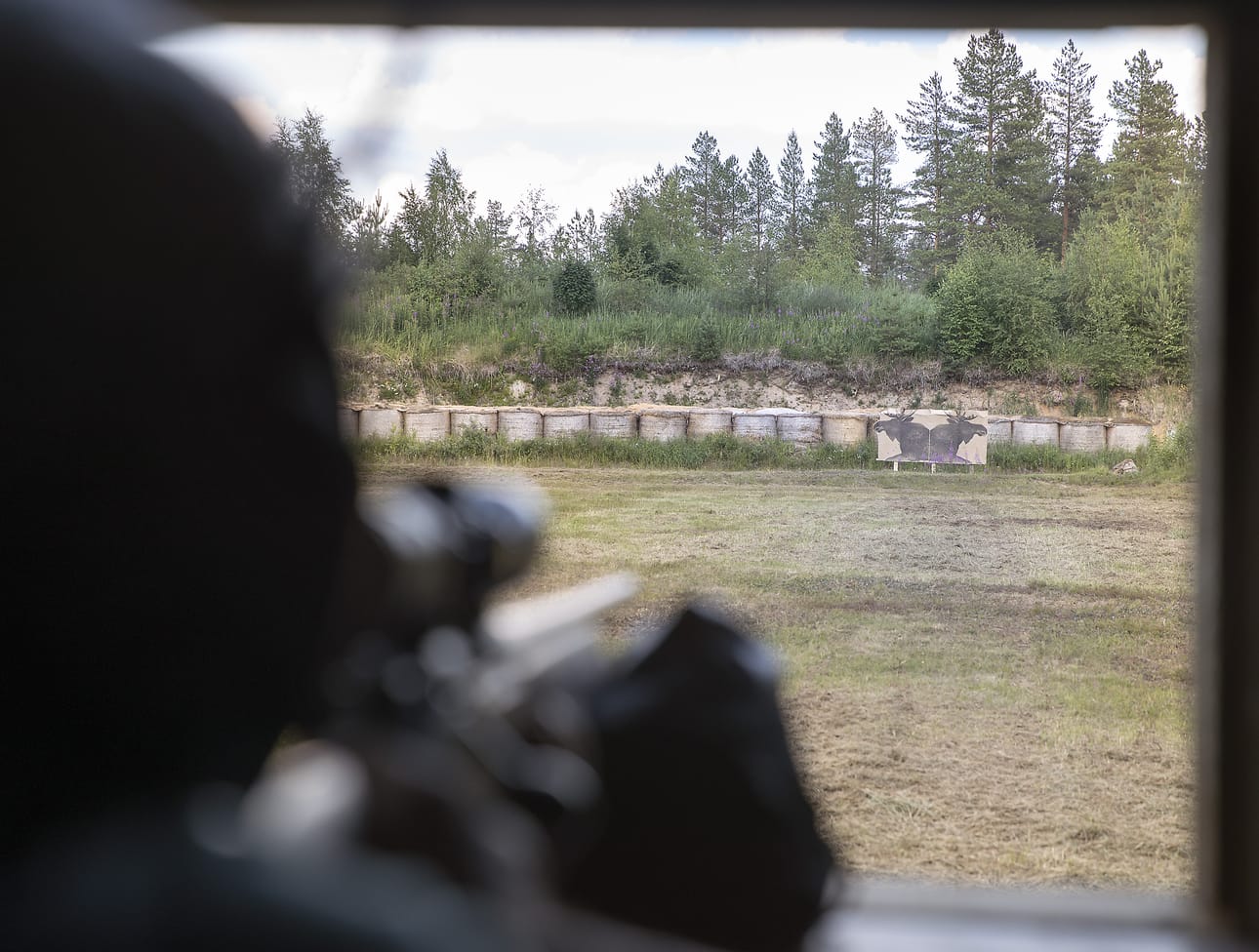 Syyskesä ja syksy kuuluvat yhteen harjoitusammuntojen sekä metsästäjäntutkintojen kanssa. Kuva Tyrnävän ampumaradalta.