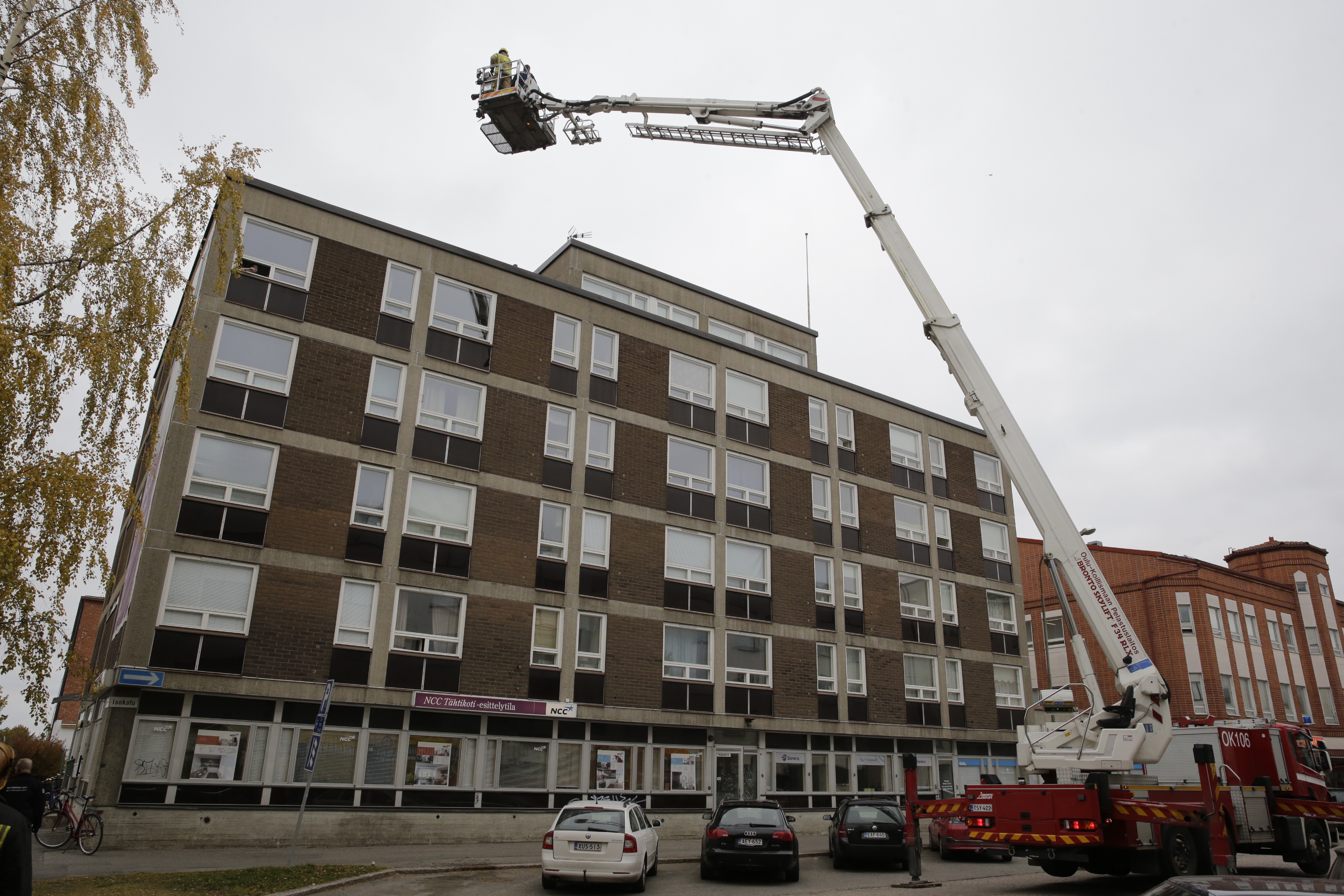 Poliisi etsii vankikarkuria Oulun keskustassa.