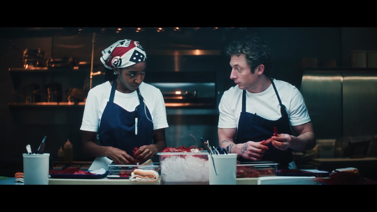 Sydneyn (Ayo Edebiri) ja Carmenin (Jeremy Allen White) edesottamuksia voi seurata vielä kahdeksan jakson verran.