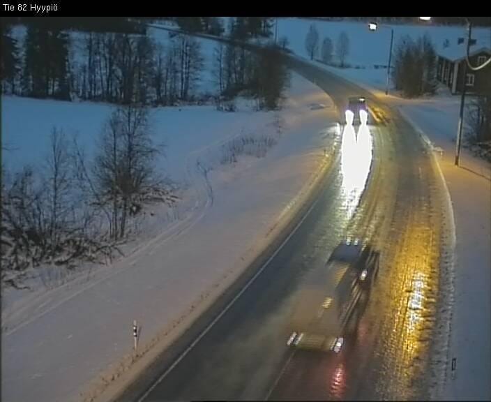 Ajokeli on ollut huonoimmillaan Lapin eteläosissa. Kuvassa tie 82 Kemijärvellä.