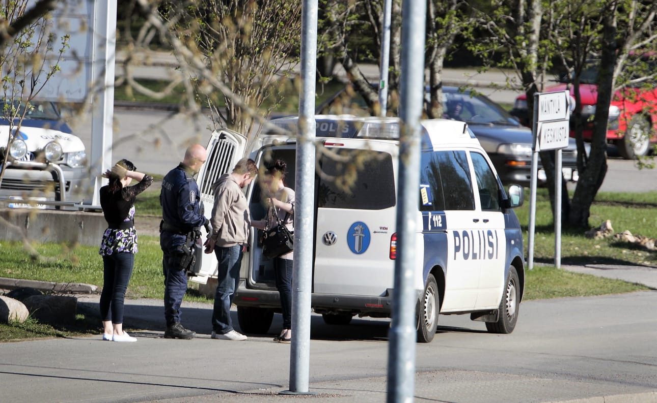 Höyhtyän ostoskeskus oli yksi paikka, jossa tarvittiin lauantaina poliisia apuun.