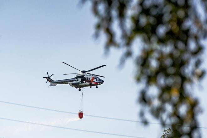 Rajavartiolaitos on antanut apua Pyhärannan maastopalon sammuttamisessa. Sammutustöiden ennakoidaan jatkuvan pahimmillaan vielä viikonloppuna. KUVA: Selma Paavola