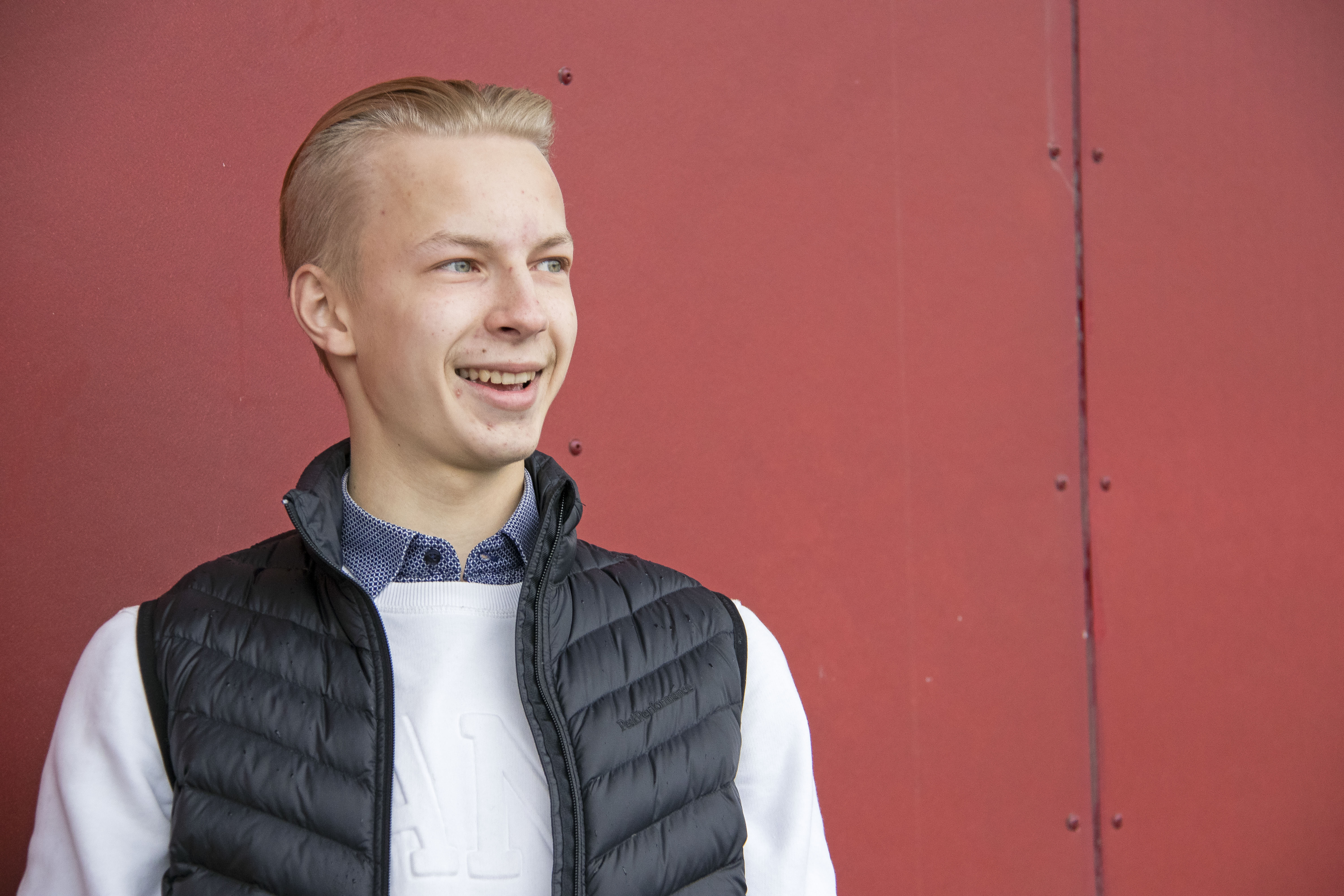 Yhdistelmäajoneuvonkuljettajaksi valmistunut oulunsalolainen Eetu tekee pitkää päivää: "Tykkään toimia itsenäisesti"