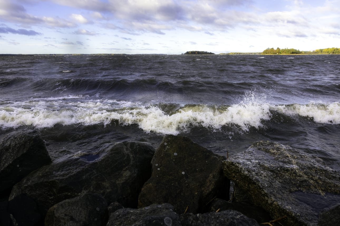 Viikonloppu alkaa varsin tuulisessa ja sateisessa säässä.
