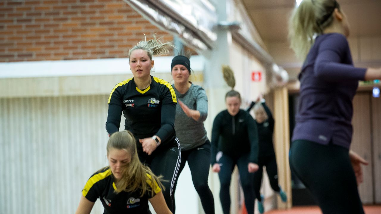 Naiset tavoittelevat Ykköspesistä