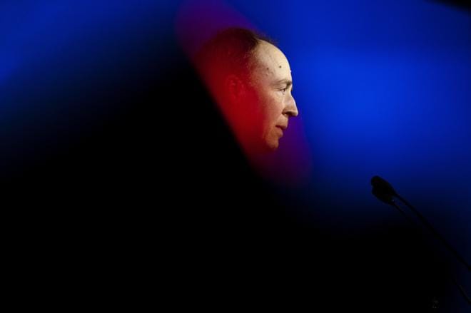 Jussi Halla-aholla on syytä tyytyväisyyteen. Perussuomalaiset on nousussa ja vihreät laskussa. Sinisen tulevaisuuden tulevaisuus ei näytä uudenkaan gallupin mukaan hääppöiseltä. KUVA: Joel Maisalmi