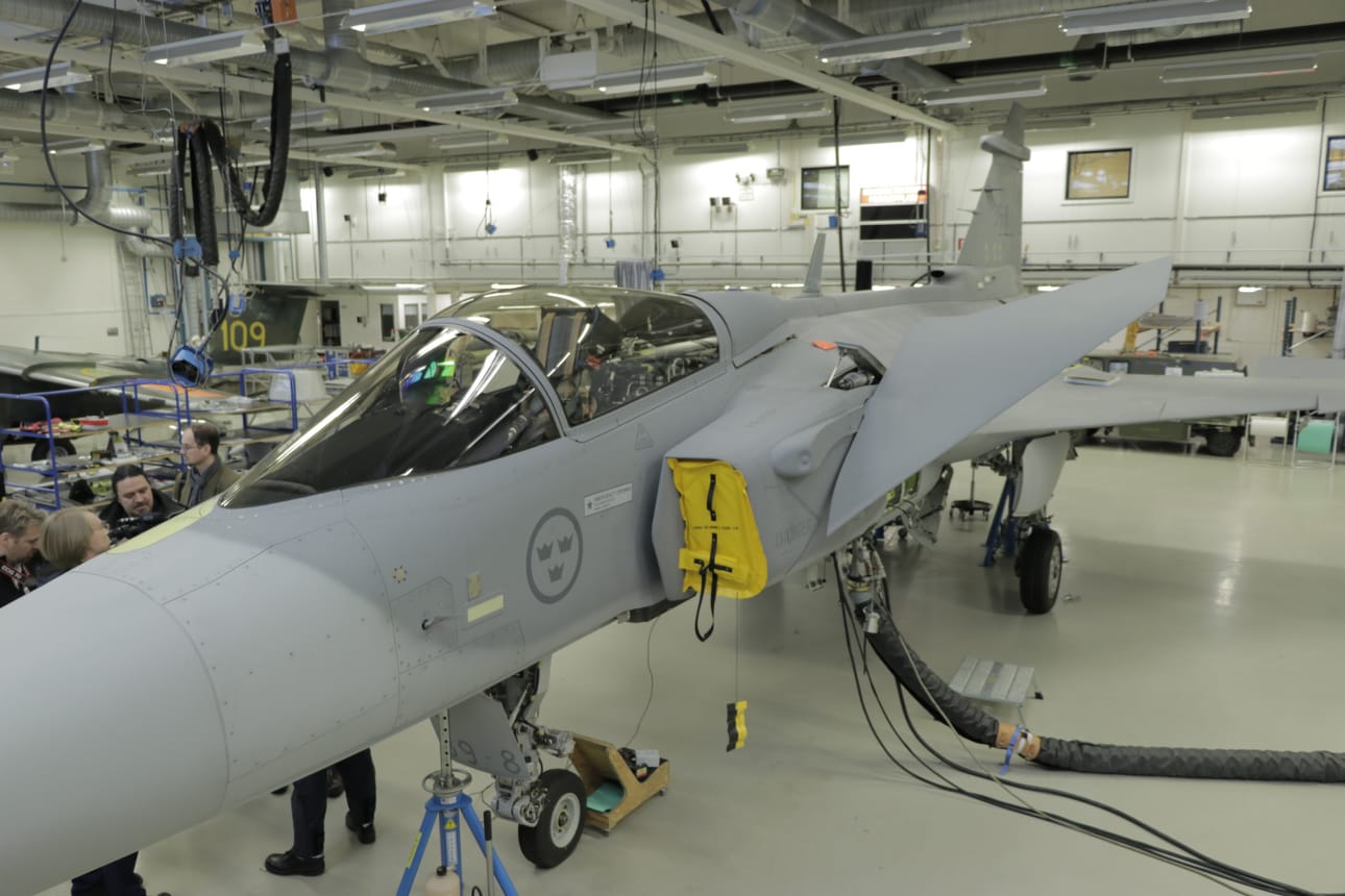 Ministeri Stuart Andrew nosti kumppanuuden esimerkeiksi Gripen- ja Eurofighter-hävittäjät, joiden kehittämiseen maailmanluokan taistelukonemalleiksi Britannia ja Ruotsi ovat osallistuneet. Myös Suomi valmistelee hävittäjähankintaa. Kuvassa ruotsalainen Saab Gripen E -testihävittäjä Linköpingissä alkuvuonna.