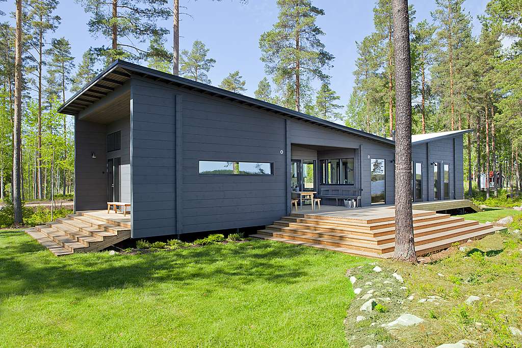 Lokki on Mäntyharjun loma-asuntomessuilla esitelty huvila, jossa on käänteinen harjakatto.