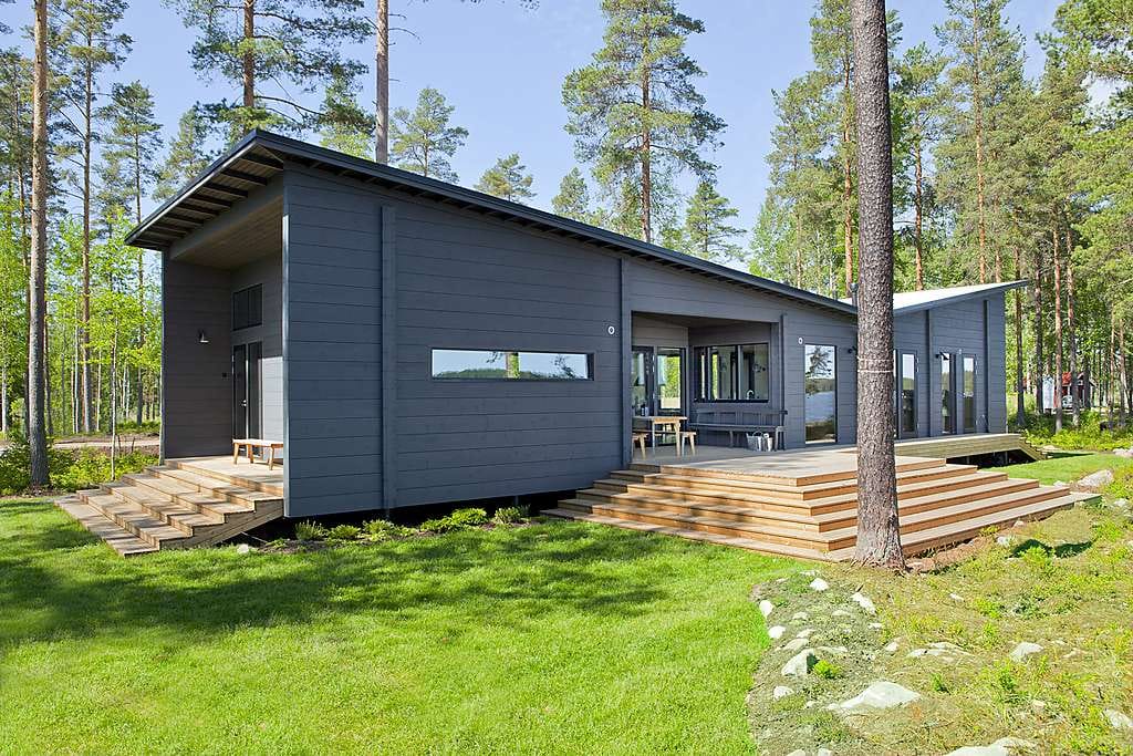 Lokki on Mäntyharjun loma-asuntomessuilla esitelty huvila, jossa on käänteinen harjakatto.