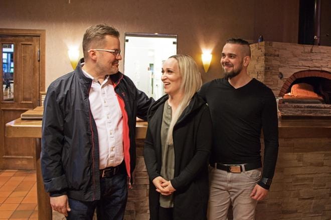 Ville Mäki-Filppula löysi Kauhajoen Krouville jatkajat Heidi Hongistosta ja Toni Mäki-Turjasta. Kuva: Aune Waronen