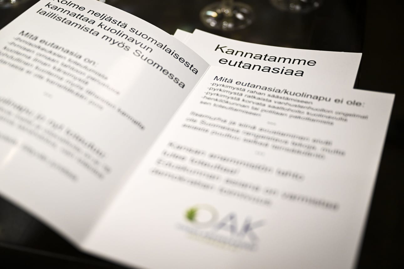 Tuoreen kyselytutkimuksen mukaan yli puolet siihen vastanneista sairaanhoitajista ja tavallisista suomalaisista kannattaa eutanasian laillistamista. EMMI KORHONEN / LEHTIKUVA
