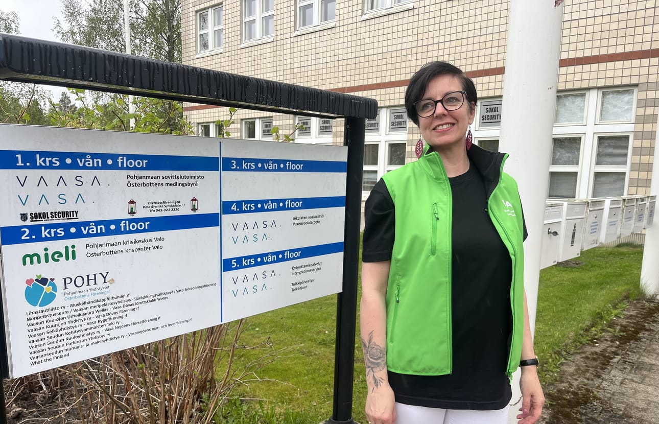 Nuorimieli-keskus sijaitsee Vaasan Korsholmanpuistikolla samassa talossa muiden Pohjanmaan Yhdistysten kanssa. Piia Hägen tapaa nuoria paitsi toimistolla, myös kouluilla ja vaikka kahvilassa, puistossa tai kävelyllä.