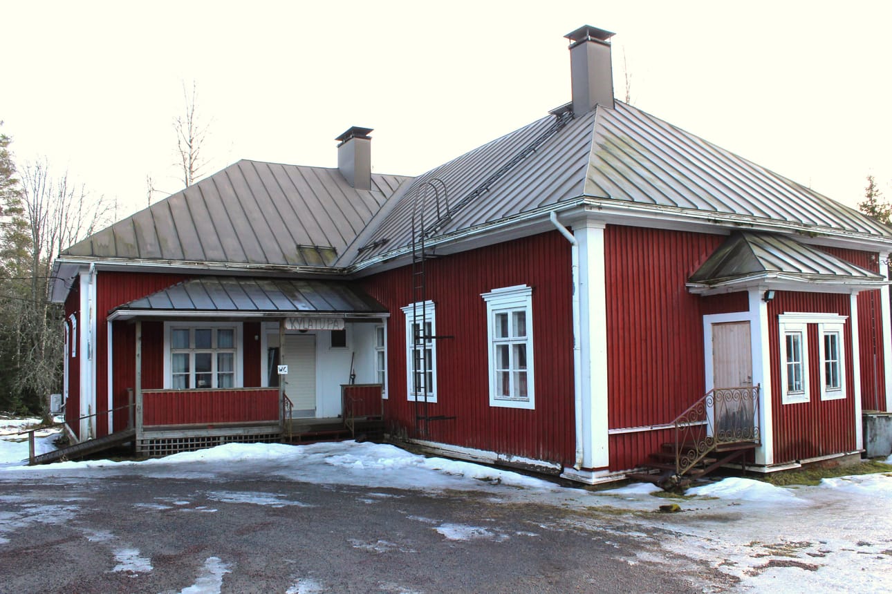 Ohriluoman entinen koulu toimi Kylätupana, kunnes se myytiin. Talossa oli runsaasti vapaa-ajantoimintaa. Arkistokuva.