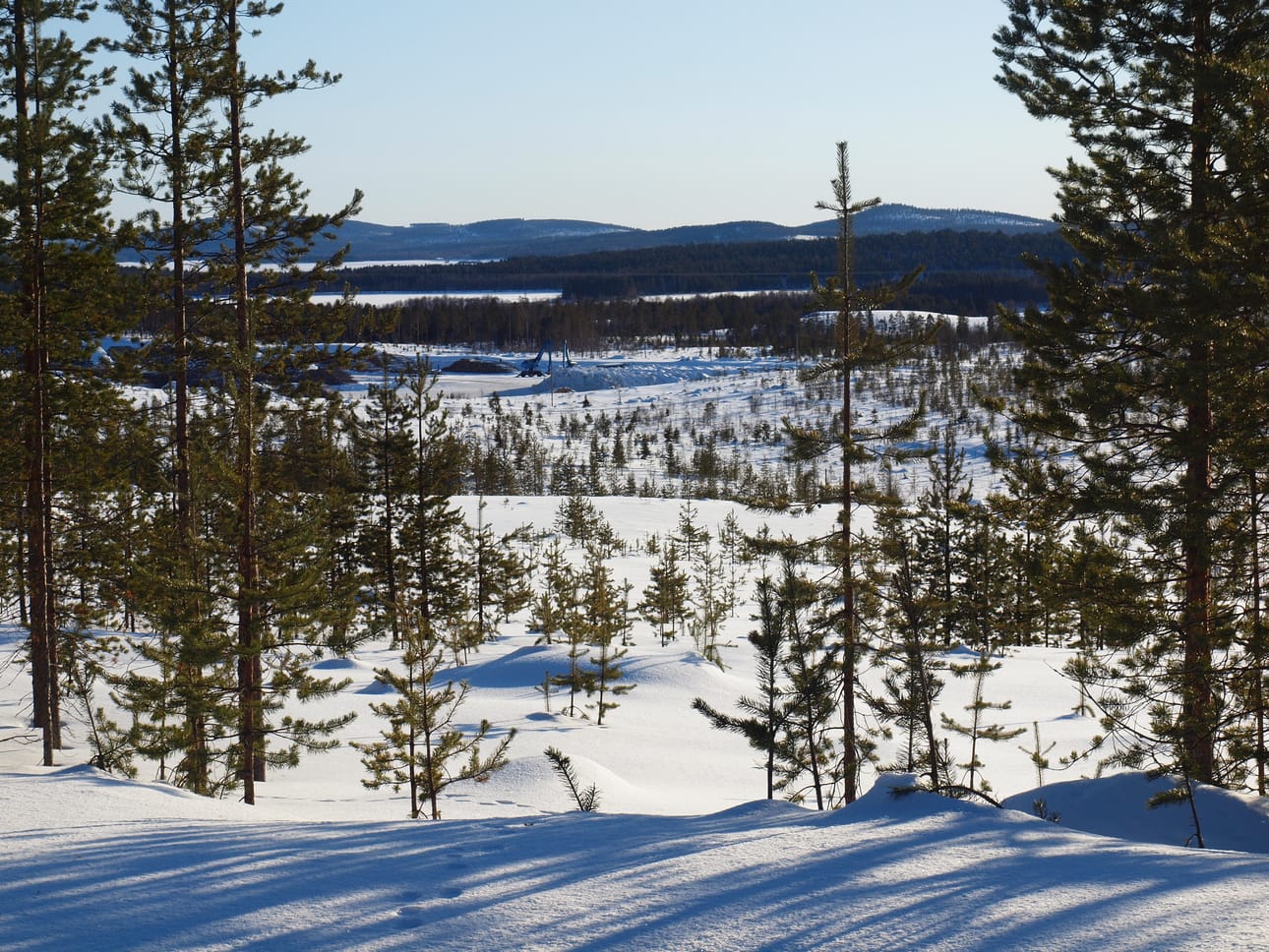 Kemijärven Patokankaalla sijaitsevalle Boreal Bioref oy:lle vuokratulle sadan hehtaarin tontille on ajettu maata noin puoli miljoonaa kuutiota viereiseltä terminaalialueelta.