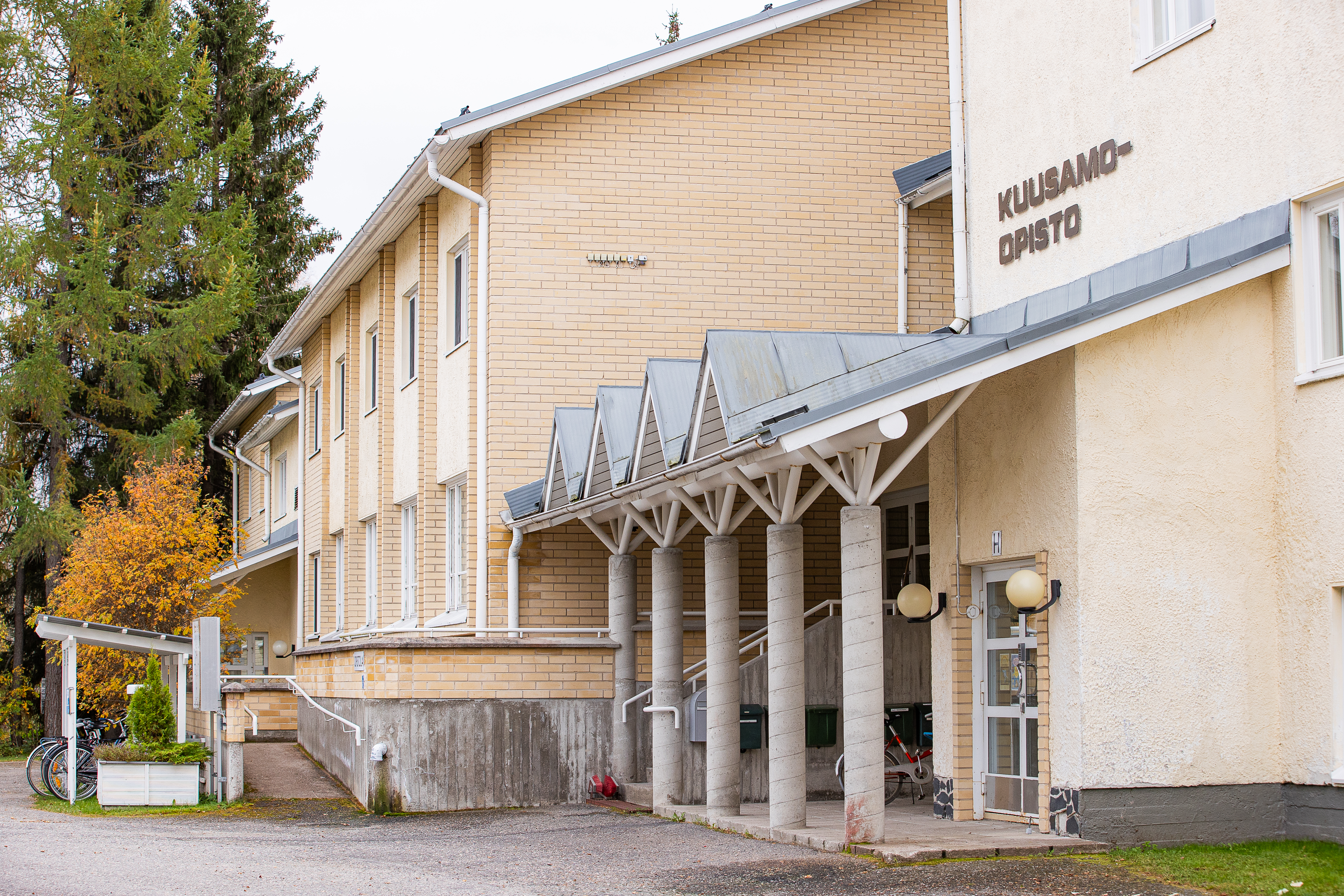Kuusi hakijaa täytti kelpoisuusehdot Kuusamo-opiston ja KSAK:n rehtorihaussa