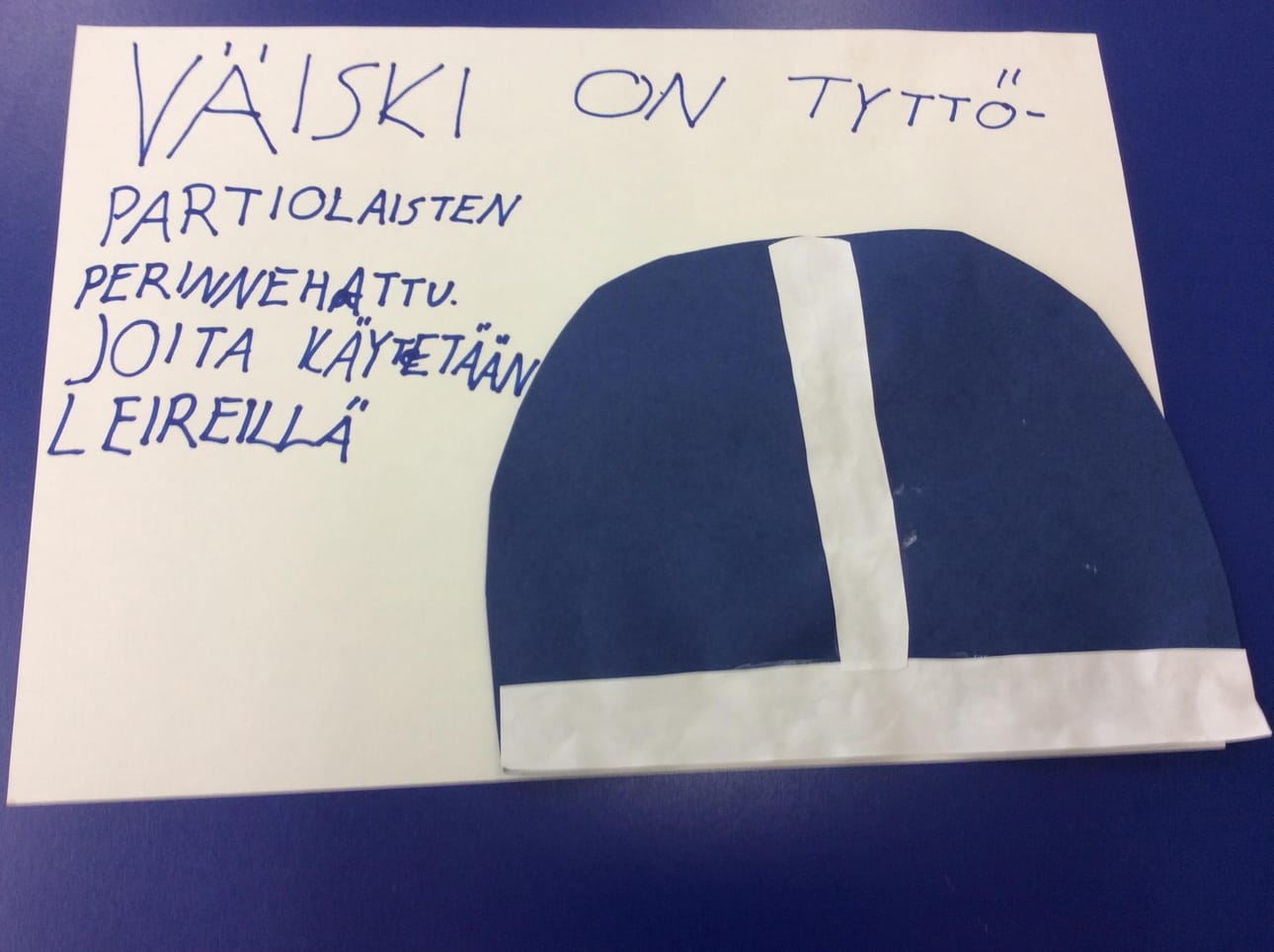 Väiski on partiolaishattu.