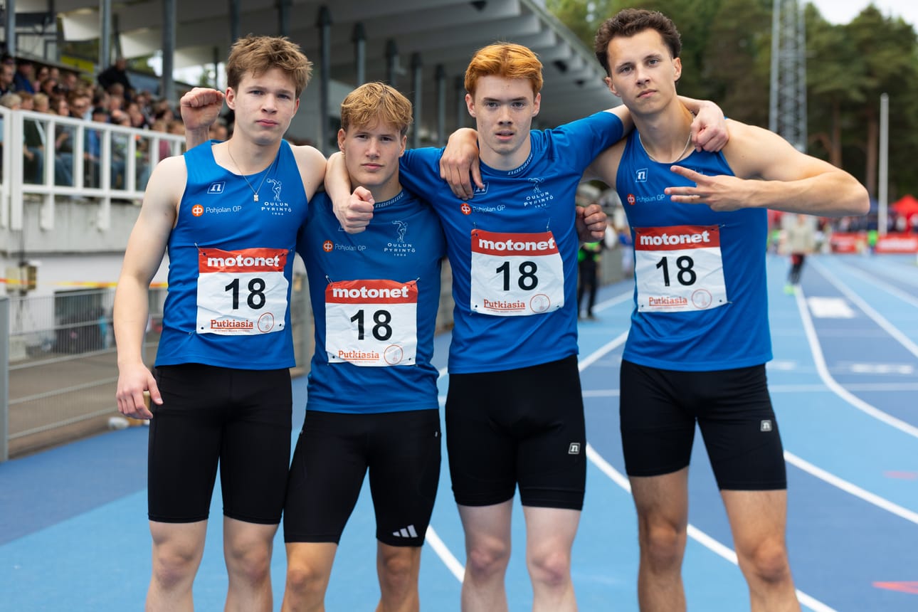 Oliver Teriön (vas.), Oskari Hiltusen, Aleksi Pohjolan ja Teemu Koskelan muodostama kvartetti toi Oulun Prinnölle pronssia M19-sarjassa.