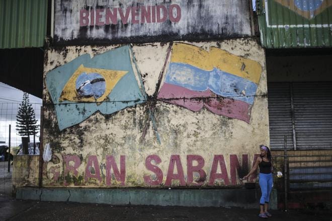 Roraiman kaupunki Brasiliassa sulki rajansa pakenevilta venezuelalaisilta tänään tiistaina. KUVA: Antonio Lacerda