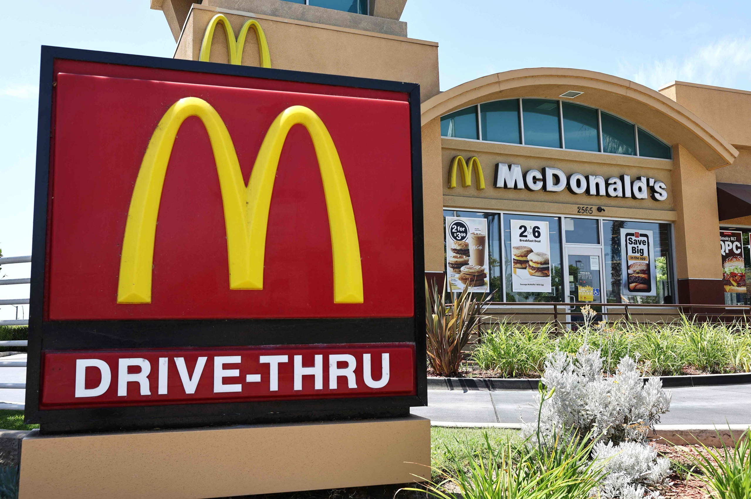 Kymmenet McDonald'sissa syöneet sairastuivat kolibakteerista Yhdysvalloissa, yksi kuollut
