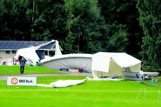 Talin golfkentällä romahtanut katos oli suunniteltu kestämään navakoitakin tuulia. Tapahtuma-aikana se toimi ravintolana.