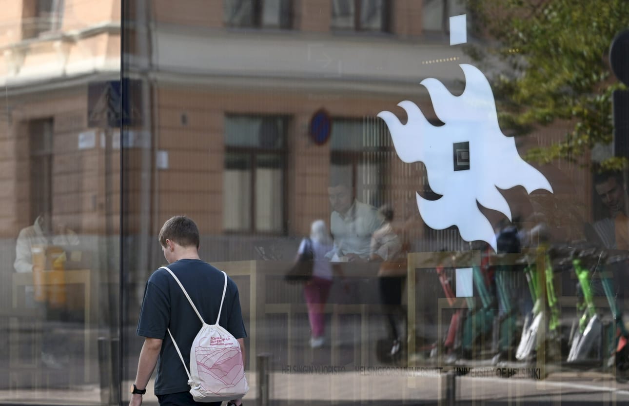 Lea Ryynänen-Karjalainen Tieteellisten seurain valtuuskunnasta muistuttaa, että tieteen tehtävä on myös pitää huolta sivistyksestä ja demokratiasta ja jakaa tietoa päättäjille ja laajemmin yhteiskuntaan. LEHTIKUVA / Heikki Saukkomaa