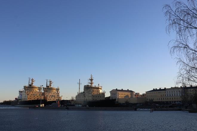 Useampi Arctia Oy:n jäänmurtaja oli vielä torstaina Katajanokan laiturissa. Tarvetta jäänmurtajille syntyy vielä, jos kovia pakkasia tulee.