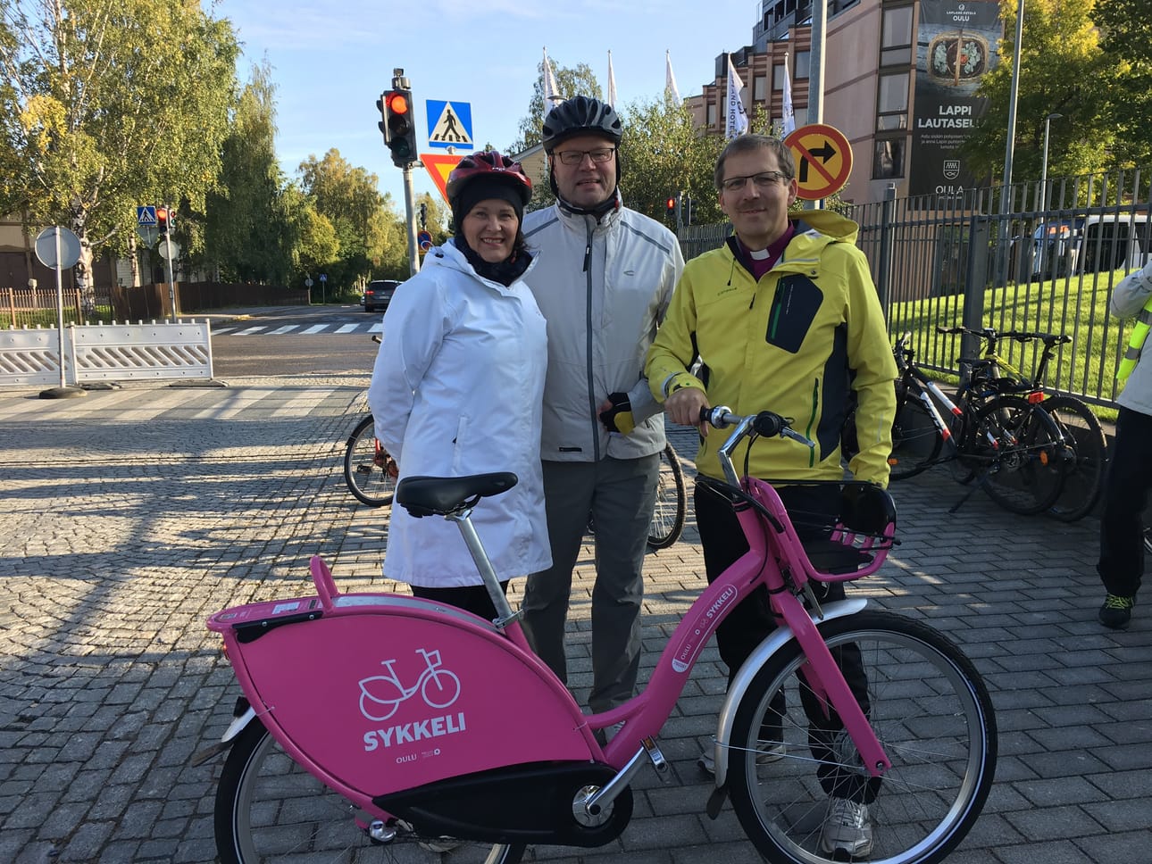Kaupunginjohtaja Päivi Laajala ja kaupunginhallituksen puheenjohtaja Kyösti Oikarinen (kesk.) osallistuivat Piispanpyöräilyyn Sykkelillä. Tapahtuman ideoija ja suojelija on piispa Jukka Keskitalo.