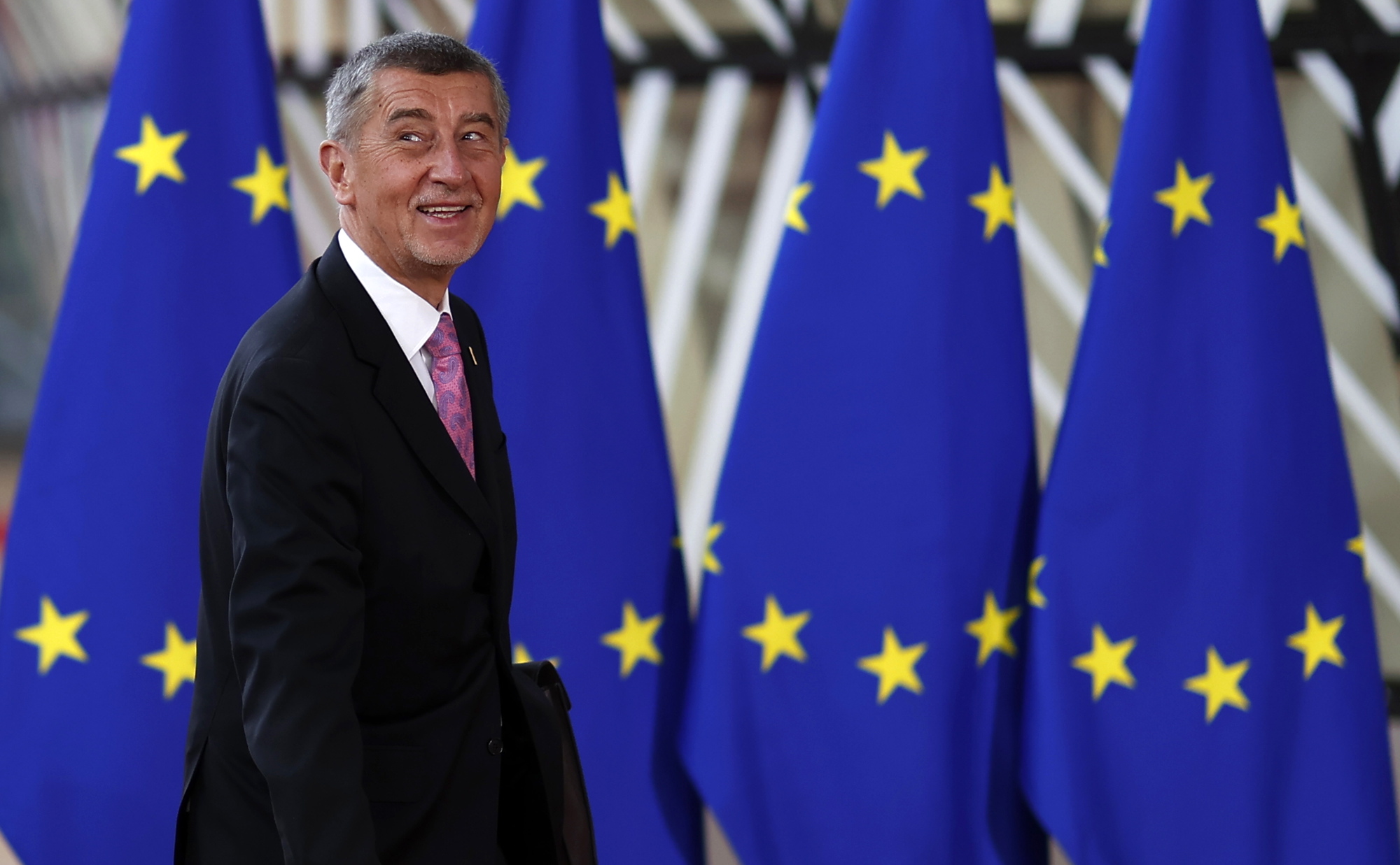 Tsekin pääministeri Andrej Babis saapumassa perjantaina Brysselissä kokouspaikalle.