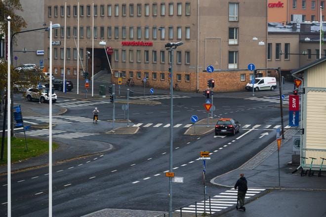Rautatieaseman edustalle tulee liikenneympyrä, ja kävelykatua jatketaan Pitkältäkadulta asemalle asti, ARKISTOKUVA: JARNO PELLINEN