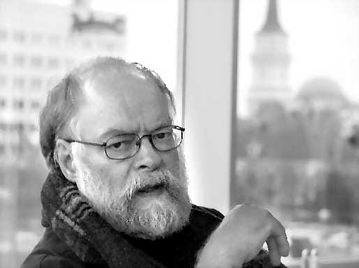 Kaj Chydenius. "Löydän edelleen uusia runoja ja runoilijoita. Myös laulajat ja tekstien tekijät lähettävät aineistoa sävellettäväksi."