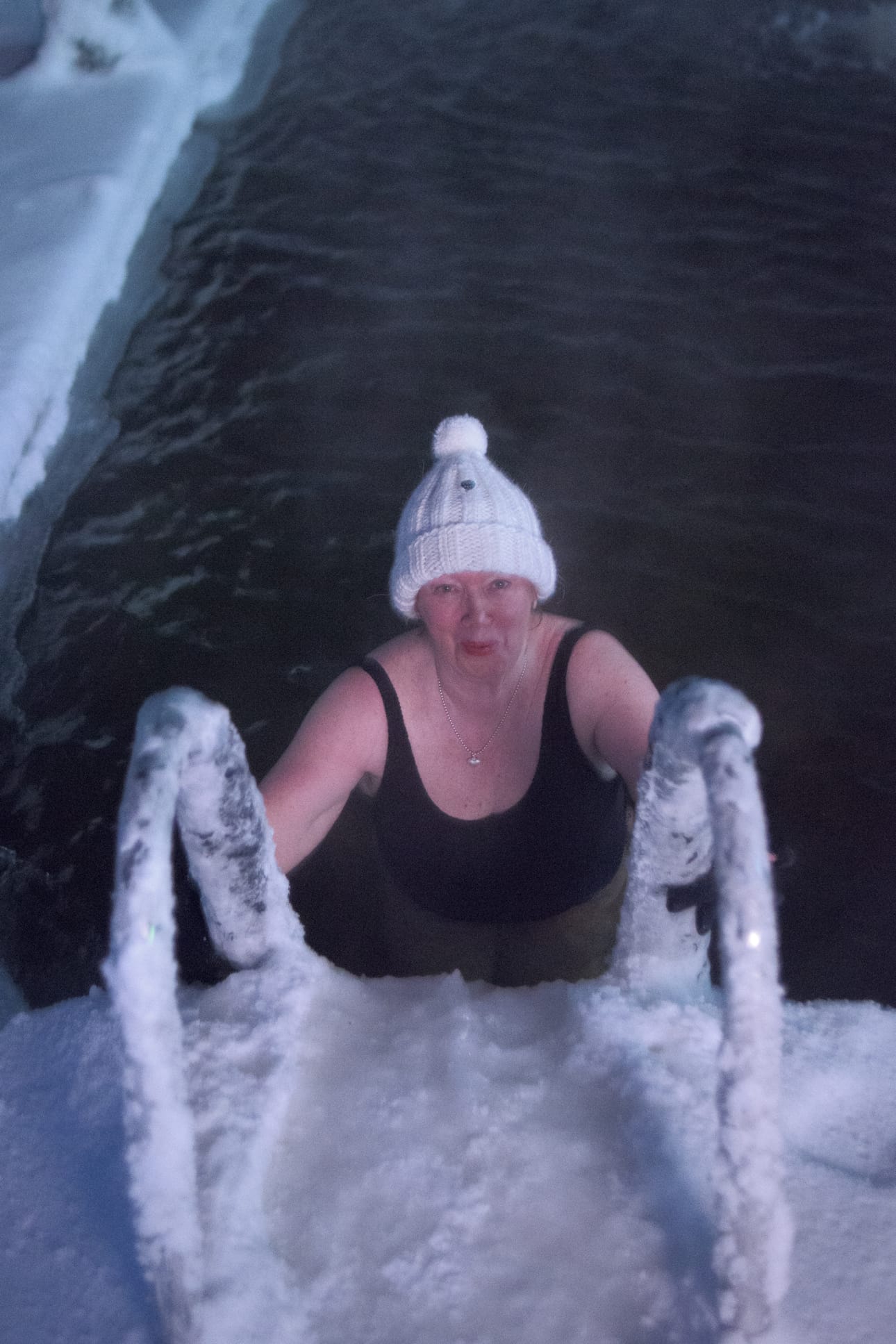 Avantotossut eivät luista ja suojaavat jalkoja.