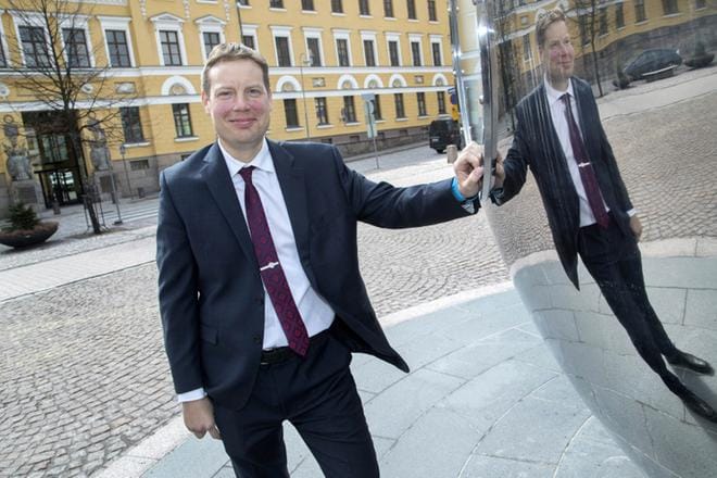 Yhä suurempi osa Puolustusvoimien määrärahoista kuluu kiinteistöihin, sanoo puolustusministeriön kiinteistö- ja ympäristöyksikön johtaja Matias Warsta. Kuva: Mauri Ratilainen/Compic