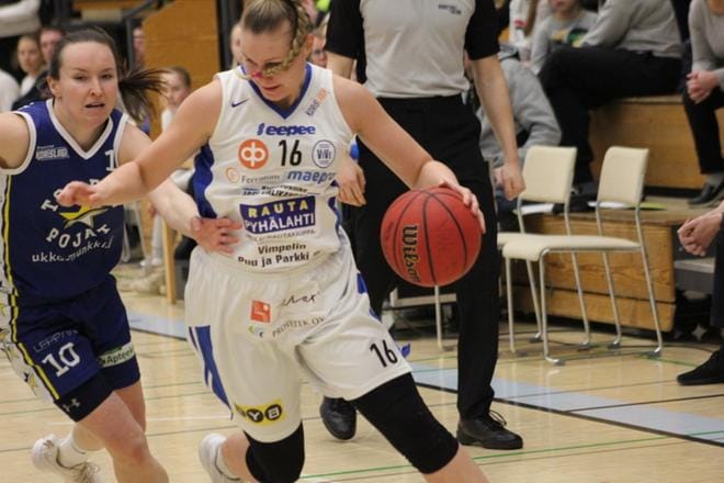 Tuulia Timo upotti Vedolle kaksinumeroisen pistemäärän. KUVA: TOMI OLLI