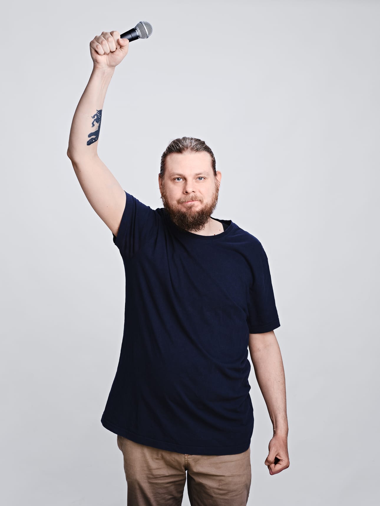 Koomikko Iikka Kivi saapuu esiintymään Pudasjärvelle perjantaina.