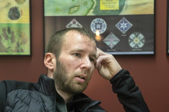 Sakari Markkanen, 31, on edesmenneen ammattirikollisen Matti "Volvo" Markkasen poika. Sakari Markkasen mukaan isä kasvatti hänestä rikollisen. KUVA: Mauri Ratilainen