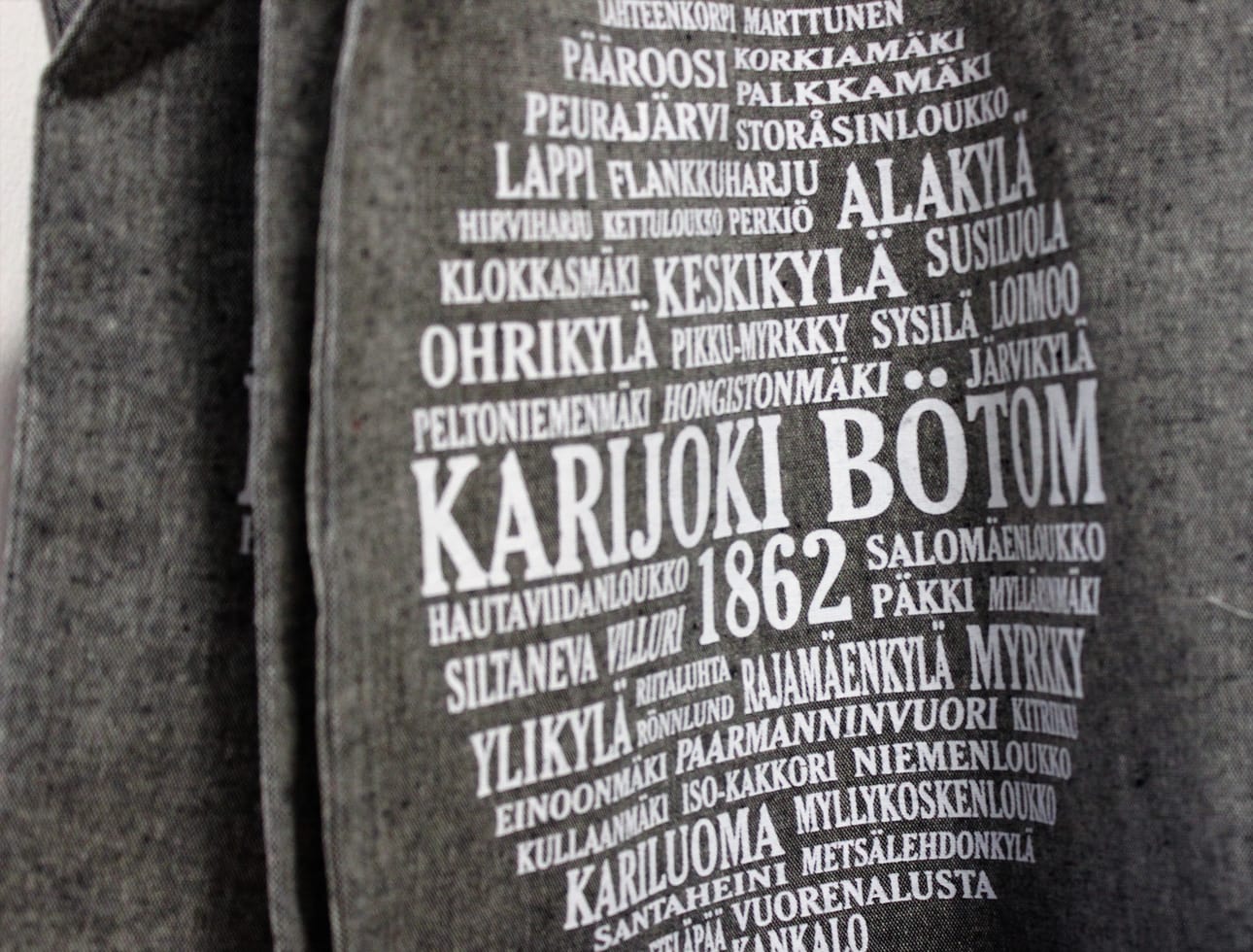 Karijoella muistettiin tällä kertaa rahalahjalla omakotitalon ostaneita.