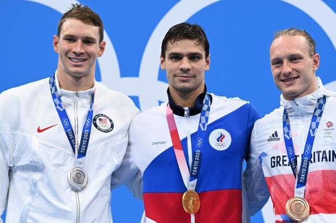 Hopeamitalisti Ryan Murphy ei purematta niellyt venäläisvoittaja Jevgeni Rylovin voittoa miesten 200 metrin selkäuinnissa. Kuva: Lehtikuva / AFP
