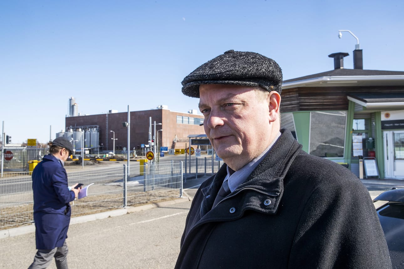 Kemin kaupunkia koskevissa yt-neuvotteluiden piirissä on noin 1300 henkeä. Kaupunginjohtaja Matti Ruotsalaisen mukaan kaupungin neljän miljoonan euron sopeuttamistarpeesta osa täytetään yt-neuvotteluiden kautta.