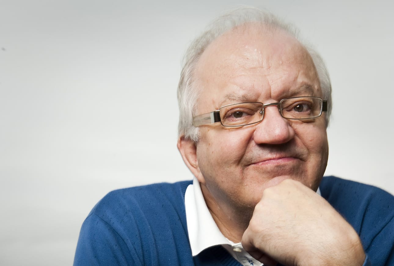 Jari Sinkkonen luennoi kaikille avoimessa tilaisuudessa Hirsikampuksella tulevana tiistaina aiheesta ”Mitä lapsi tarvitsee hyvään kasvuun?”.