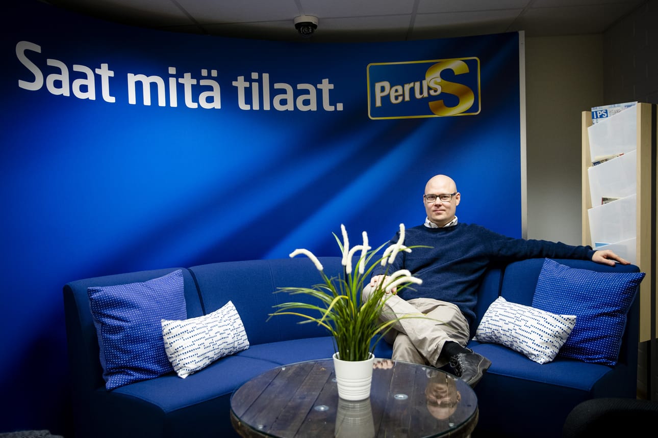Perussuomalaisten puoluesihteeri Simo Grönroos sanoi, että ääni hallituspuolueille kuntavaaleissa on samalla ääni punavihreän hallituspolitiikan puolesta.