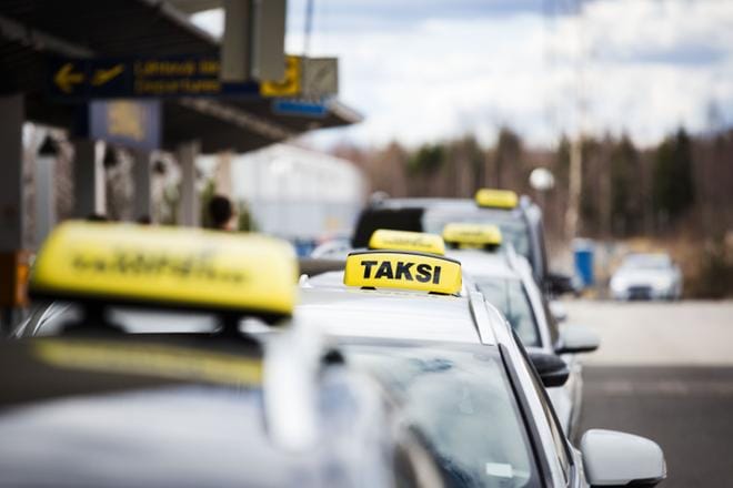 Kela-taksien asiakkaat ovat joutuneet odottamaan maanantaina ja tiistaina. Kuvituskuva. KUVA: TIMO MARTTILA