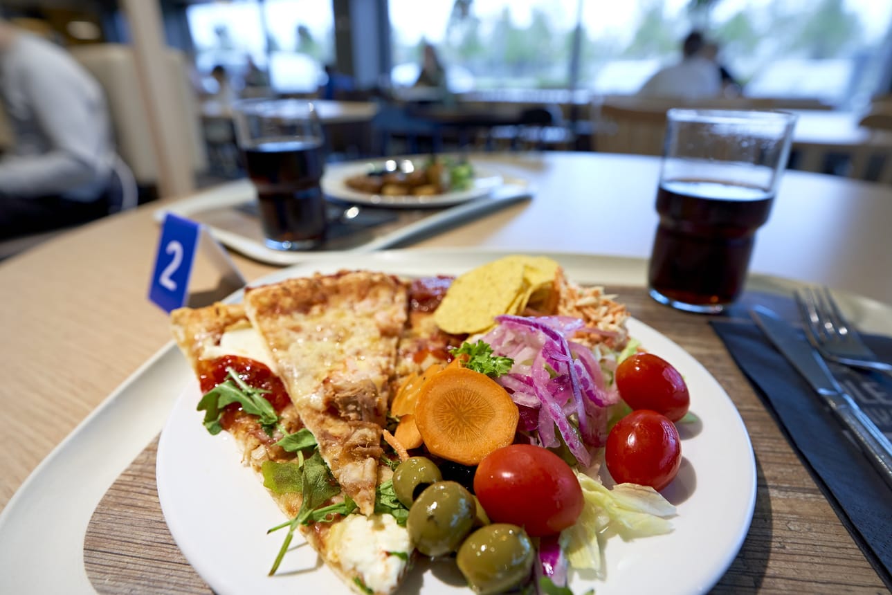 Pizza & Buffasta saa nimensä mukaisesti pizzaa ja kotiruokaa.