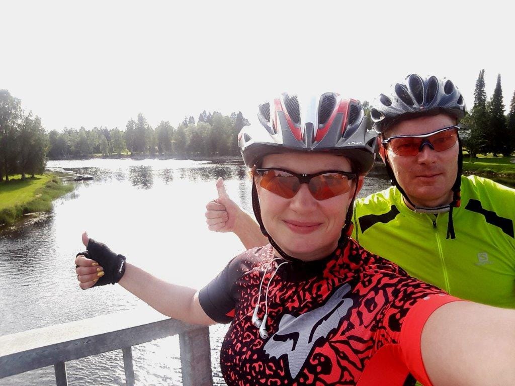 Kati ja Arto Pätsi pyöräilivät viikonloppuna Kuusamosta Lieksaan. Lauantain ja sunnuntain välinen yö kului Ristijärvellä, ja kummallekin päivälle polkumatkaa tuli parisensataa kilometriä.