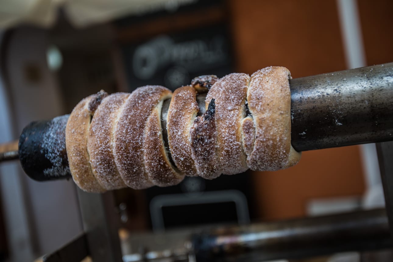 Makeaa. Tradelnik on tsekkiläisen katukeittiön kuulu jälkiruokaherkku. Jos jokerin makeus ei riitä, kokeile suklaakuorrutusta!