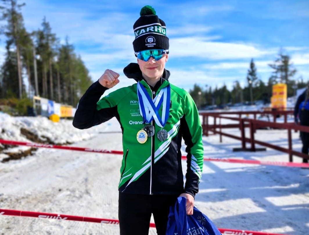 Kauhajoen Karhun Leevi Kiukkonen hiihti hopealle Hopeasompa-finaaleissa viikonvaihteessa. Kiukkosen kakkostila heltisi M16-sarjan vapaan hiihtotavan 8 kilometrin matkalla.