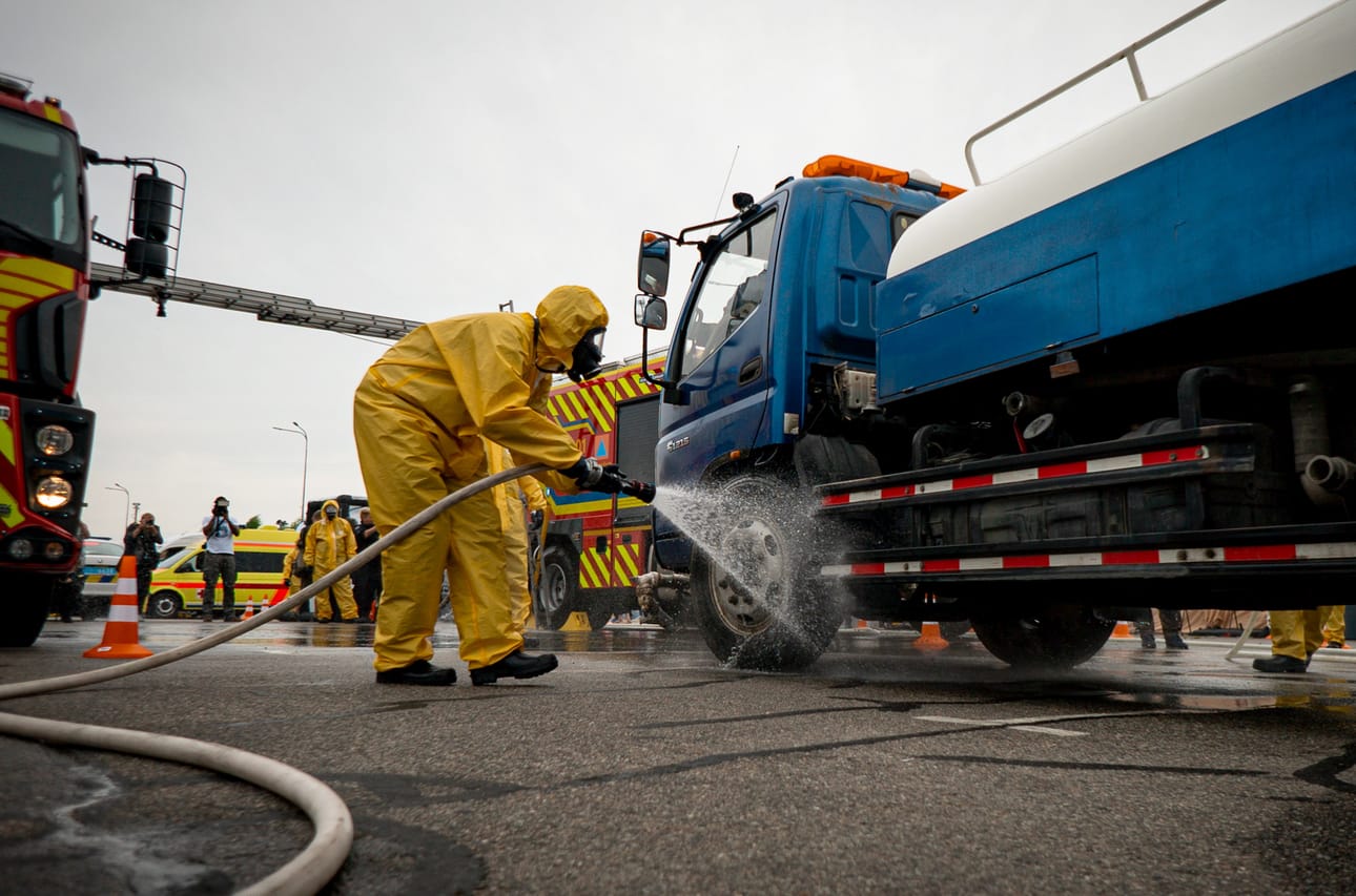 Ukrainan pelastushenkilöstö osallistui harjoituksiin valmistautuakseen mahdolliseen hyökkäykseen Zaporizhzhiassa. Kuva on otettu viime viikolla.